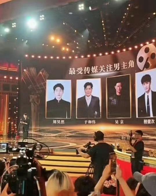 檀健次凭借电影《震耳欲聋》入围第23届电影频道最受传媒关注男主角，一起入围的还有