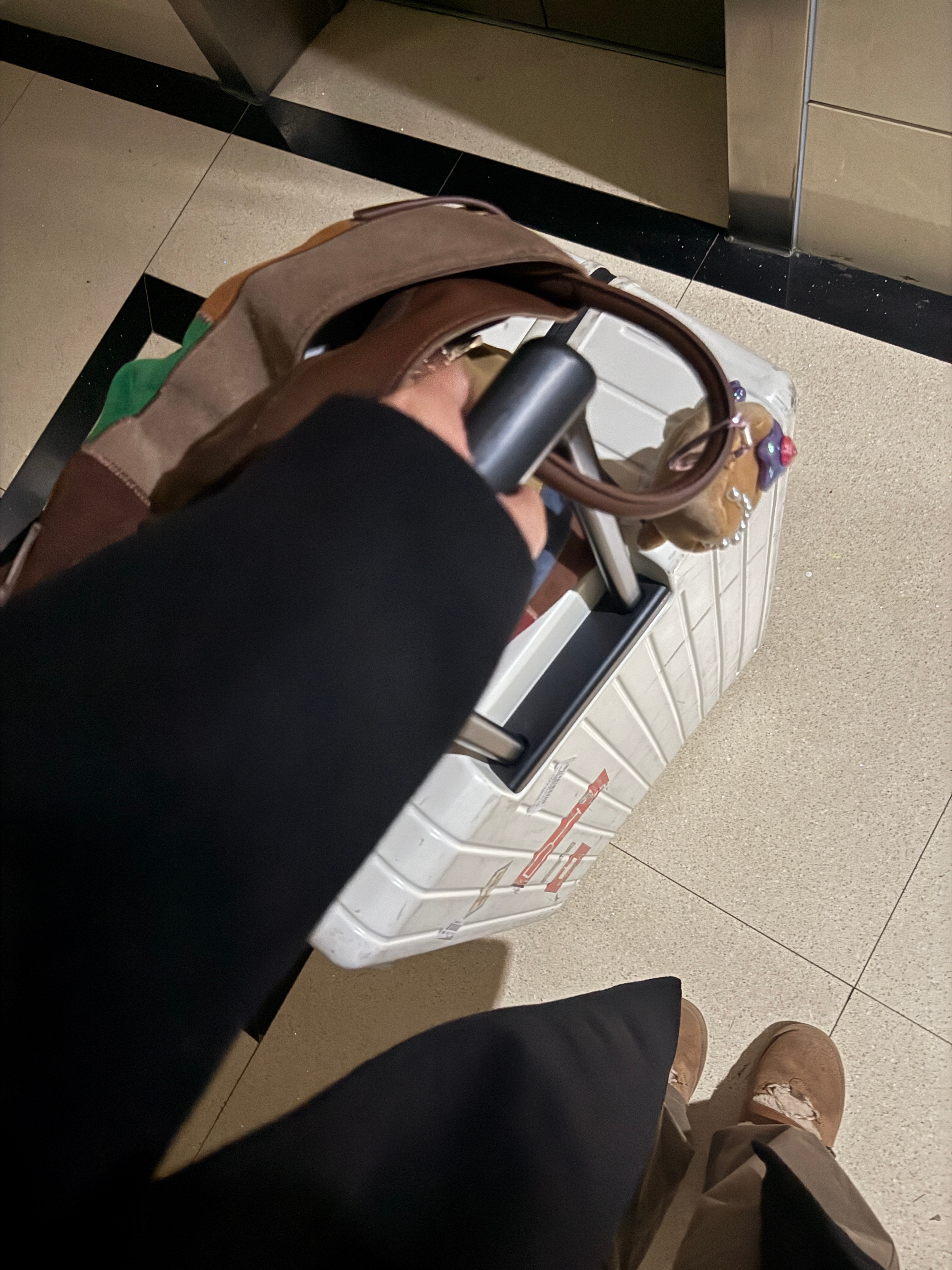 出门赶飞机✈️今天又是空中飞卷大家早！早安卷妹的唠嗑