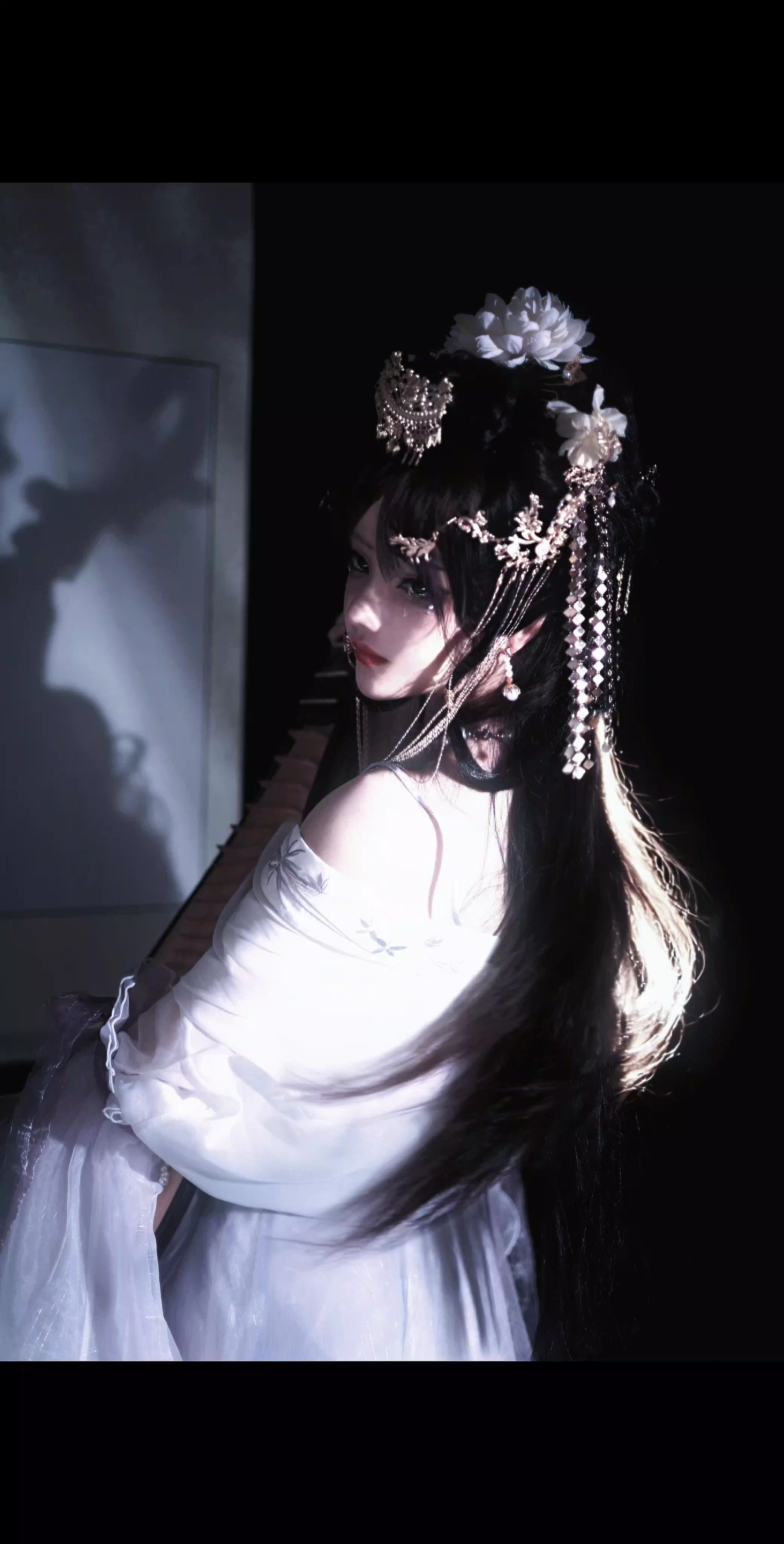 商人重利轻别离，前月浮梁买茶去。