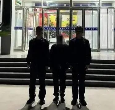 把老师当出气筒了？青海一位男子因对孩子的学习成绩不满，喝了点酒后，直接在家长群里