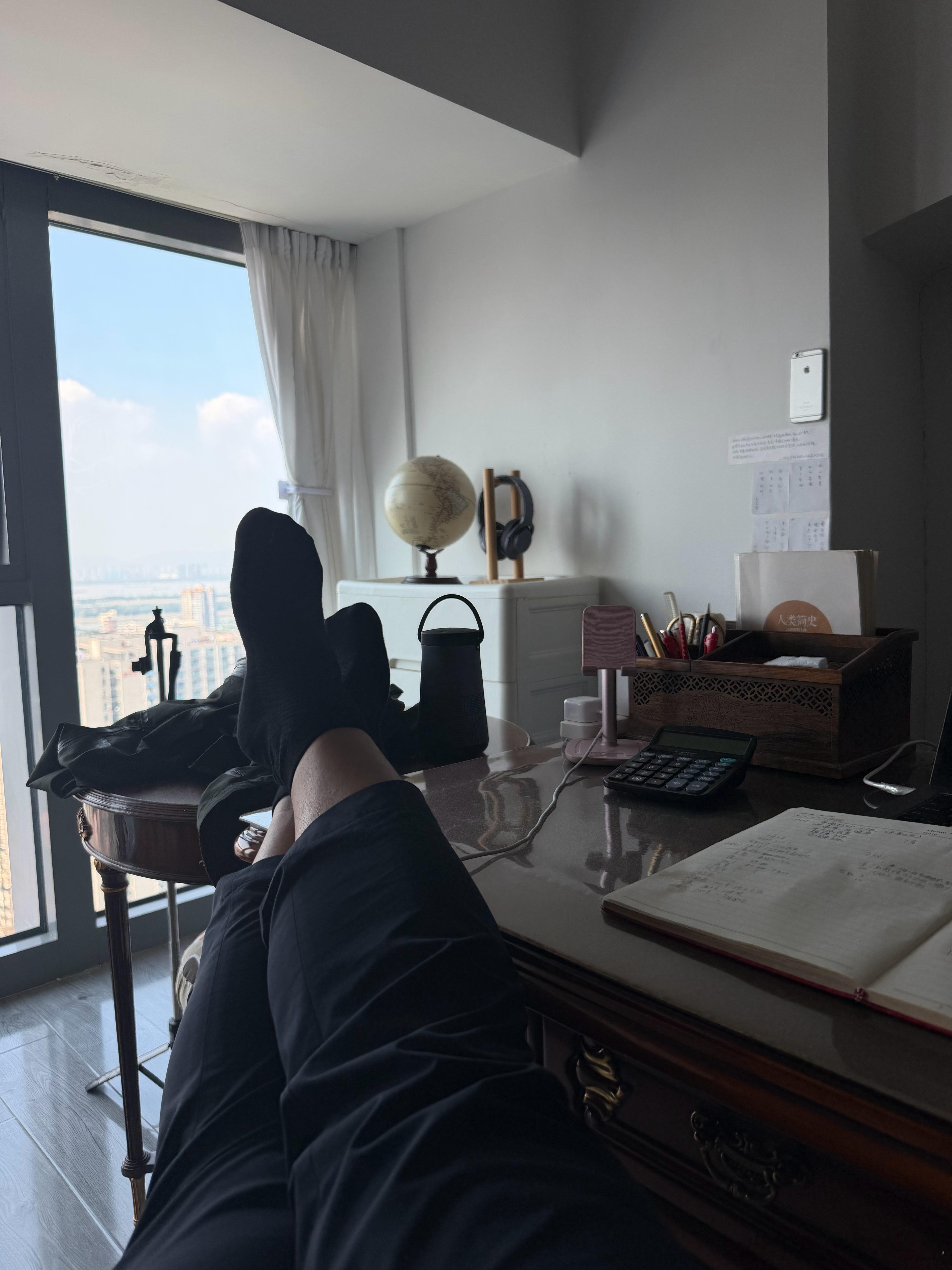 原来今天是周六，以为是周三呢 ​​​