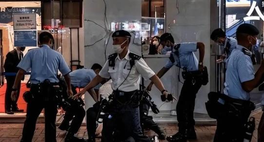 港独分子张信燕，逃到泰国也没能保住自己。
 
这话放在几个月前，她自己恐怕都不信