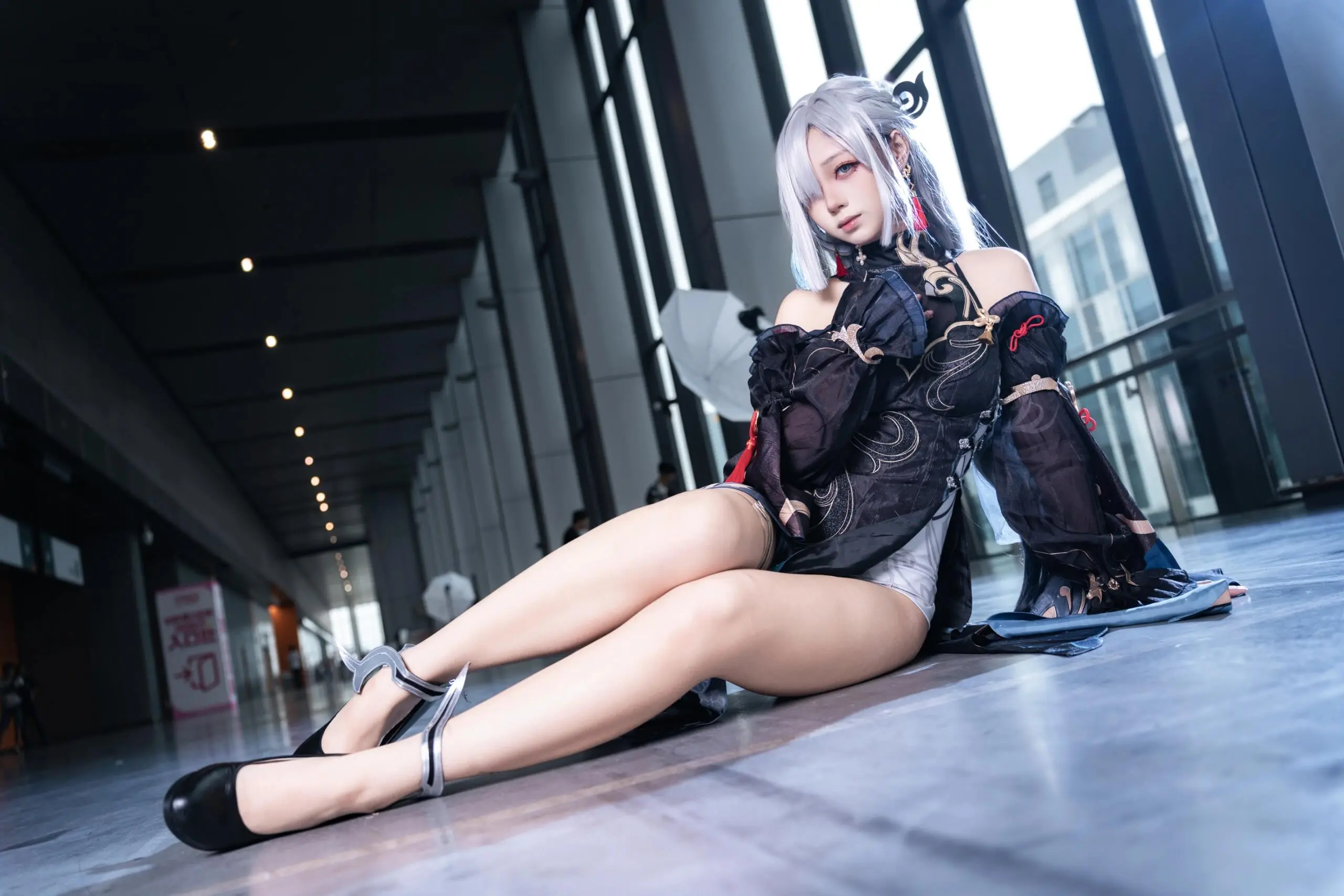 二次元cosplay 性感美女 申鹤cos 这腿又长又白又细 漫展养眼造型大赏