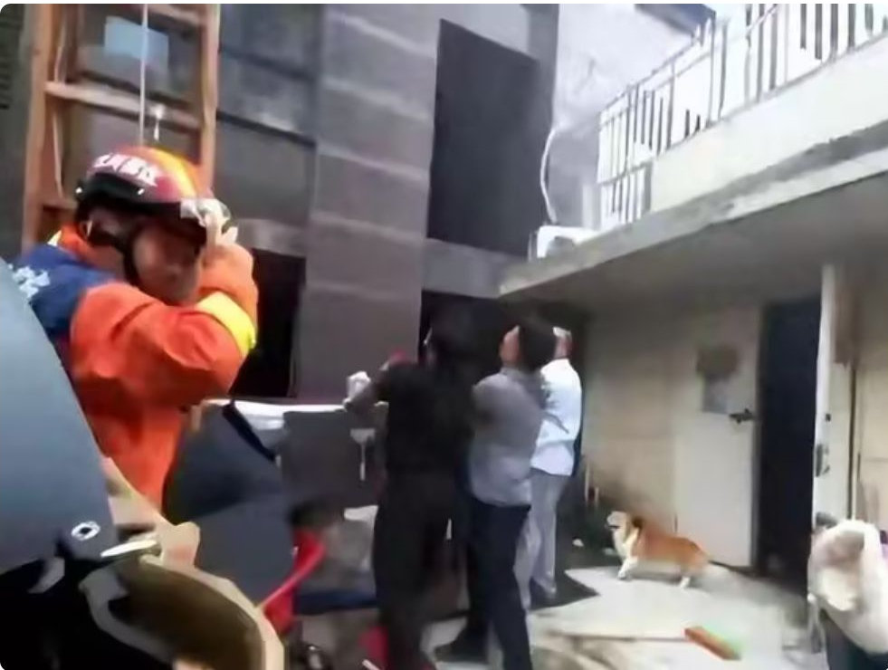 连云港火灾母女坠楼后续！官方还原救援过程，家属发声，网友不淡定了 