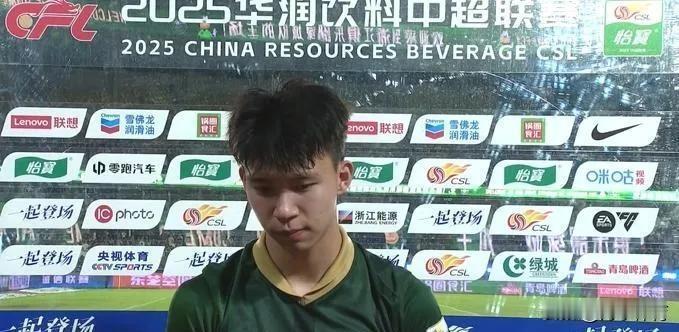 王钰栋确实已经全面超越同期的武磊。

申花要是下赛季能引进王钰栋就不错，他这种球