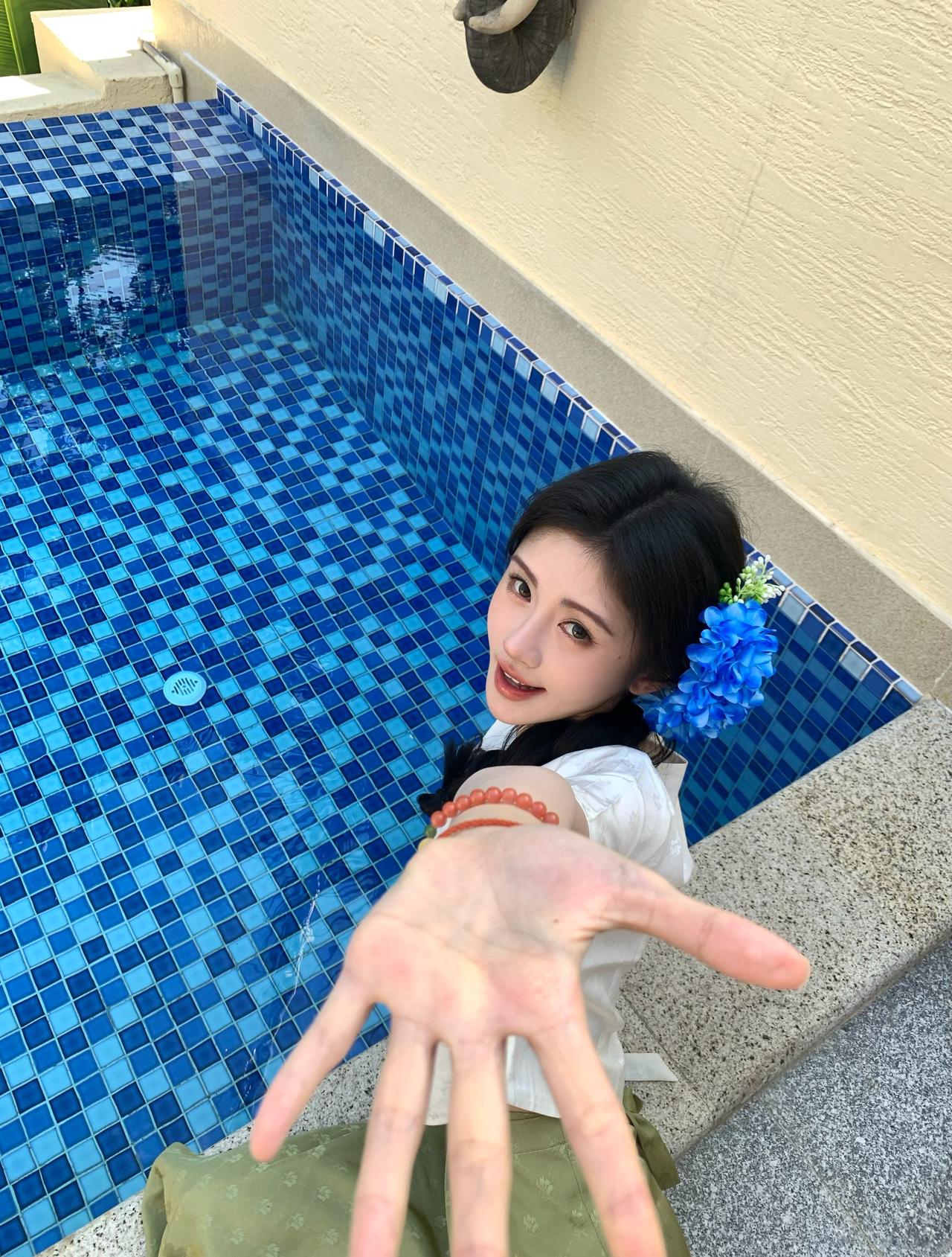 🍊鞠婧祎杂志刷新最高纪录🍊elle主编回应首次合作鞠婧祎 

 “你的名字是