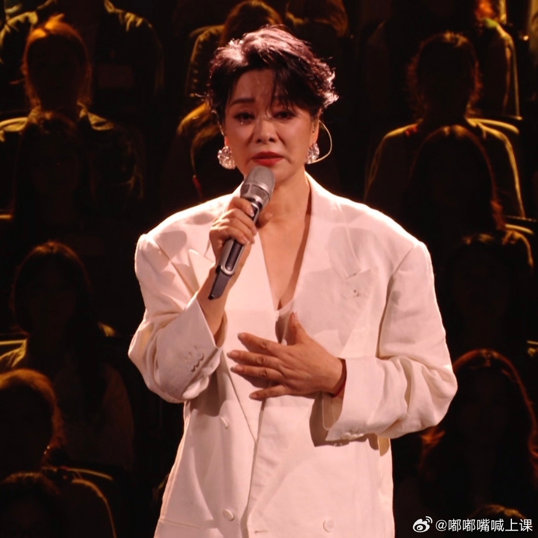 歌手总决赛 毛阿敏的这番话让人看到了她对音乐的敬畏，她不再为掌声和奖杯而唱，而是