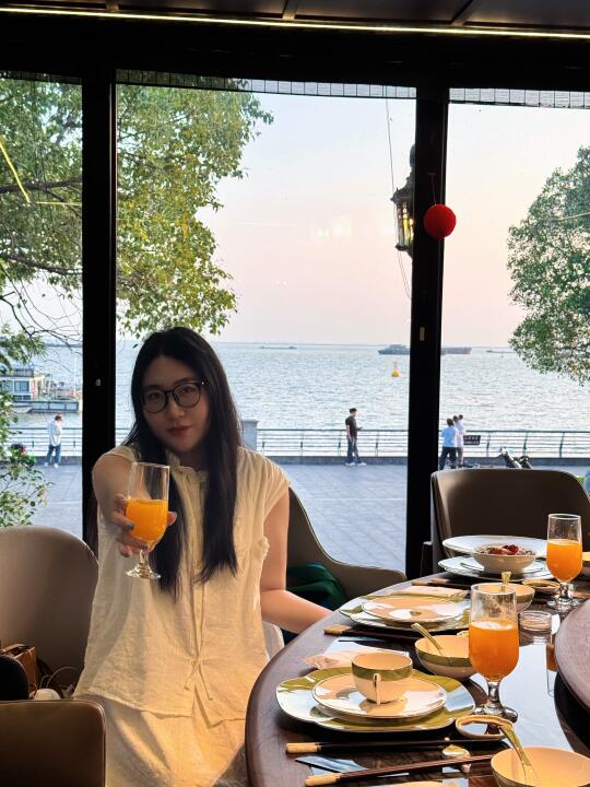 想带生命中每一个重要的人去吃这家江边餐厅