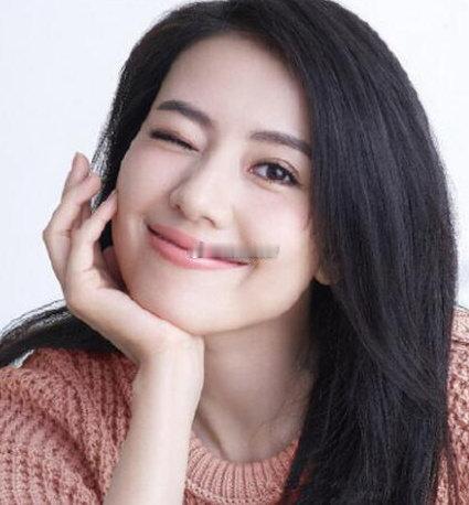 什么样的面相能称作旺夫相？①眉毛，纤细弯曲，顺滑，色泽黑亮。②额头，额头要饱满不