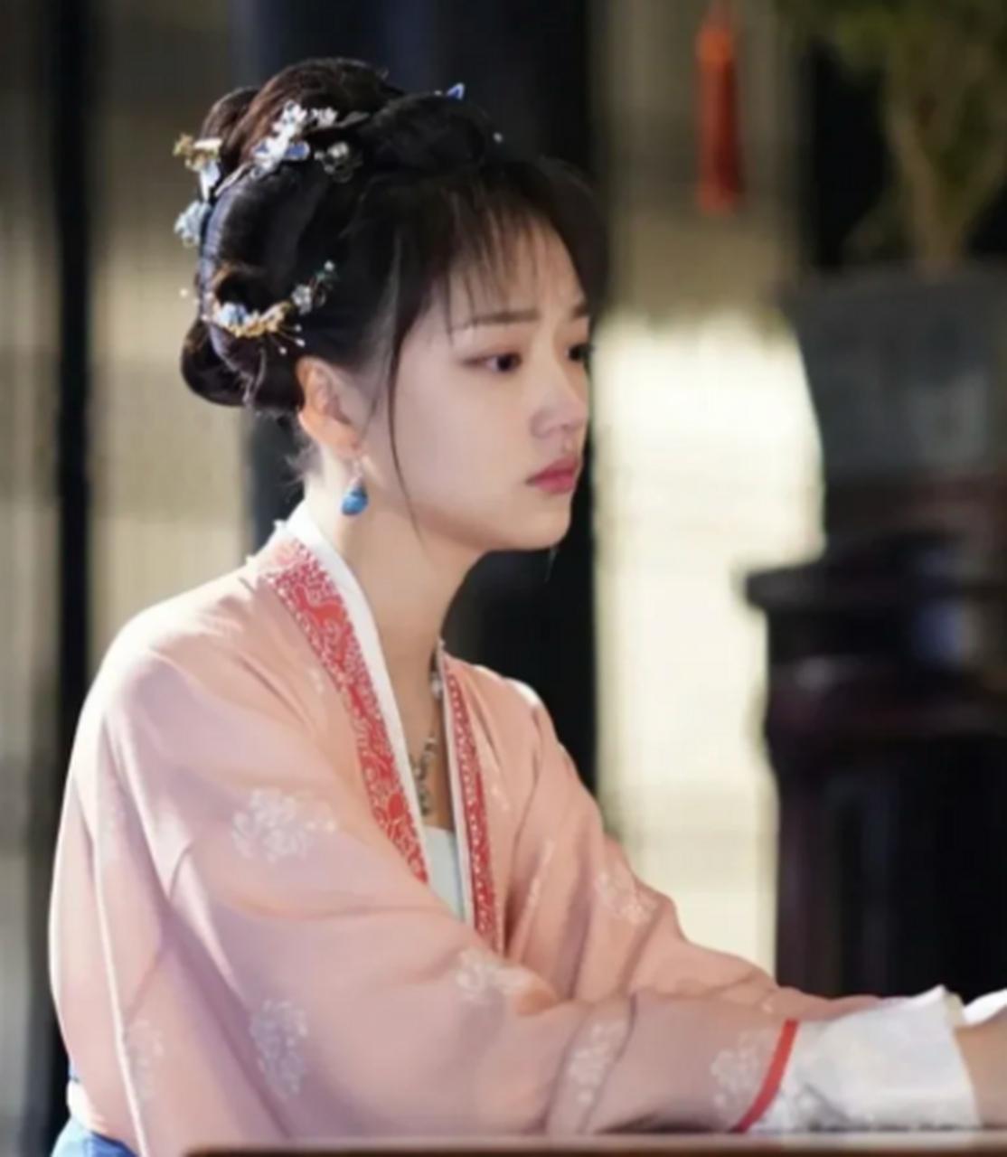 1070年寒冬，32岁福康公主奄奄一息。她的床褥爬满了虱子，脸颊被炭火烫得流脓。