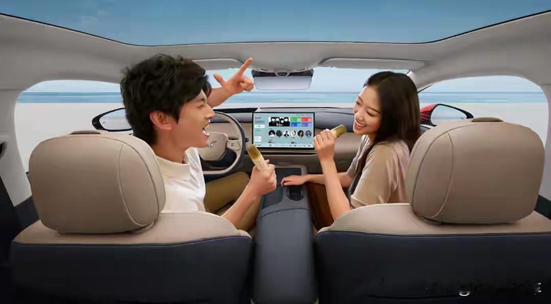 这就是赤裸裸的现实啊：
电车1年电费1000元！
油车1年油费10000元！
电