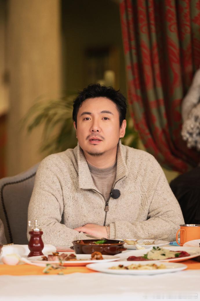 沈腾都快跑出残影了沈腾人老心不老，完全是热舞王+全场供货担当！腾哥跑出残影这段，