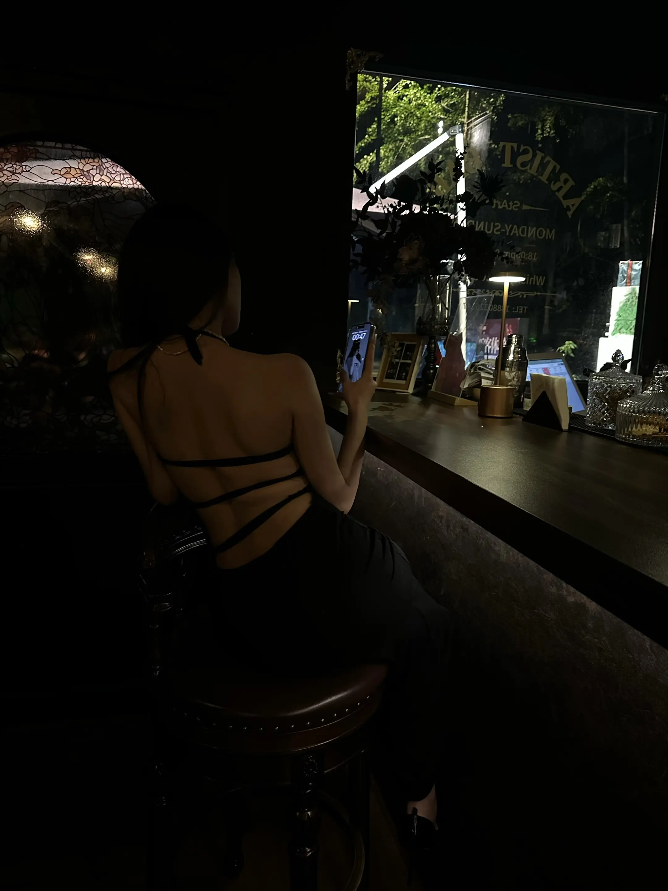 谈恋爱最重要的是信任，如果你不信任我，我没办法去外边乱搞