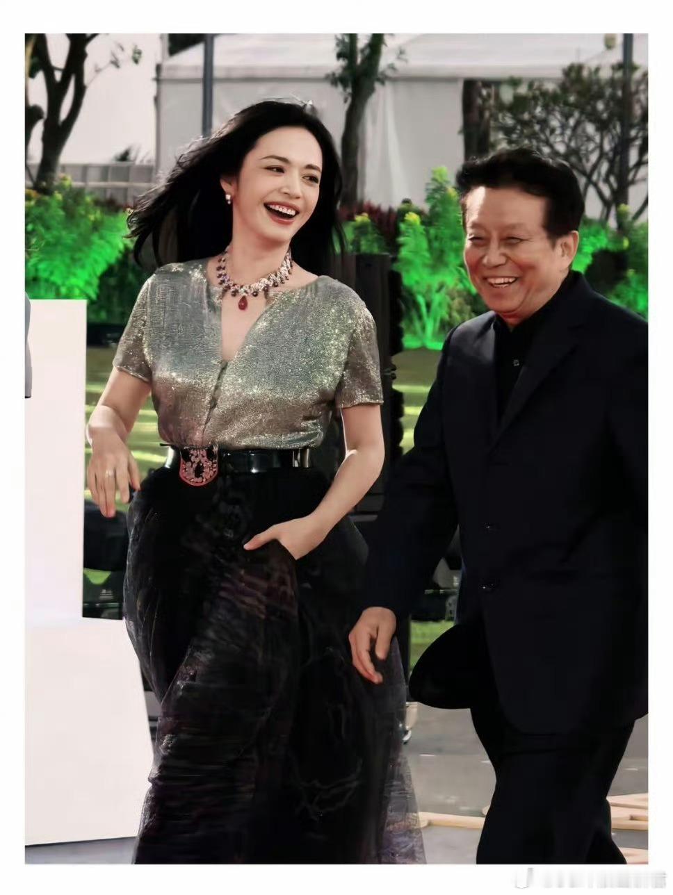 作为金鸡创投主评审回家，姚晨这身顶配高定完美诠释何为“松弛的王者”！高级珠宝在光