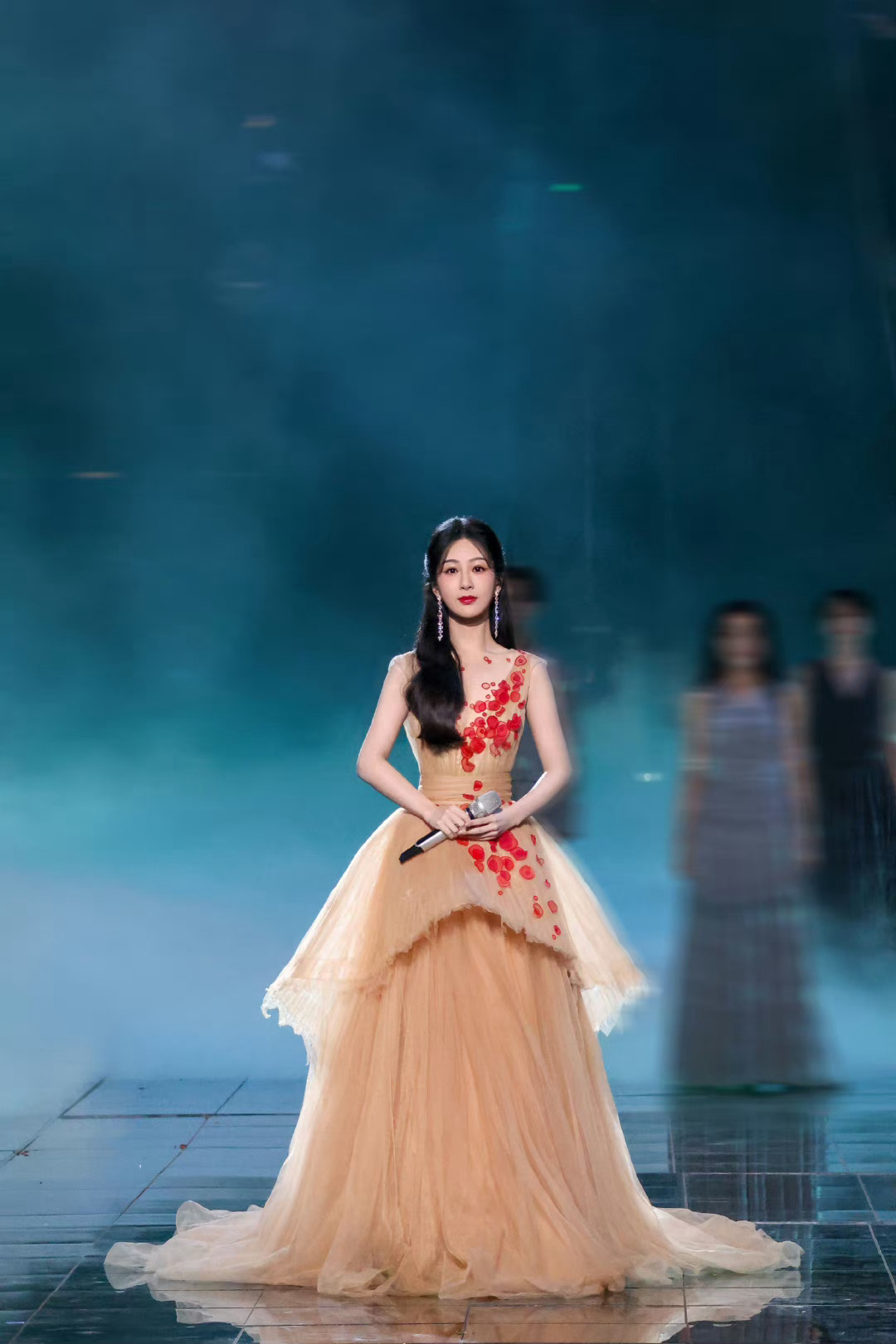 💜#杨紫何惟芳# 新的一天，我已经准备好新的甜言蜜语了。早安！ ​​​