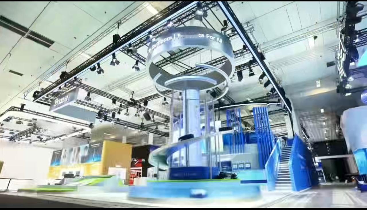 福布斯这份报告还给了一组数据：2021年到2025年，中国家用机器人市场规模从4