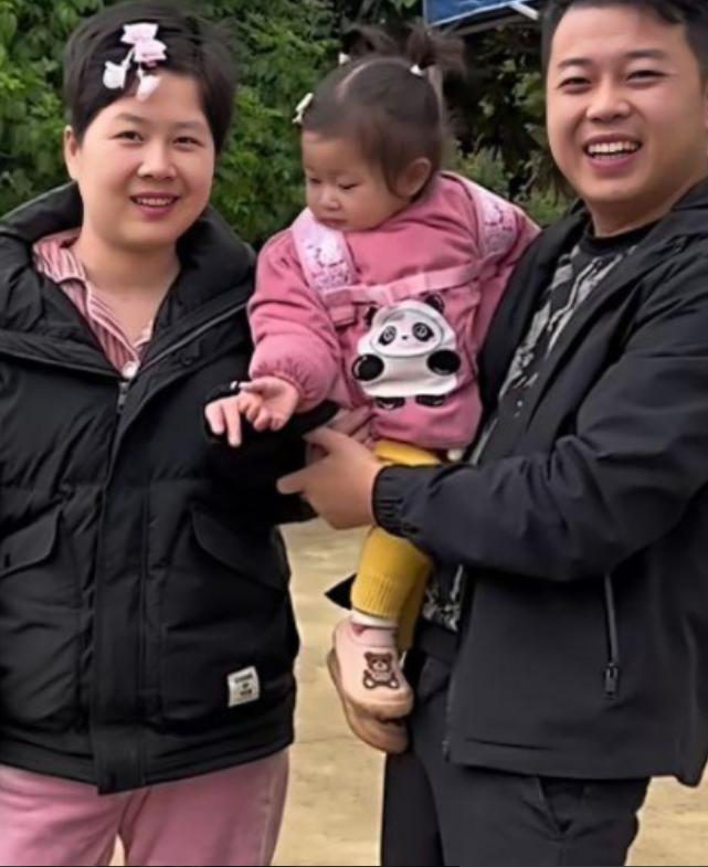 2019年，广西小伙不顾家人反对，娶了患癌女子。婚后夫妻恩爱，育有一女。谁知，3