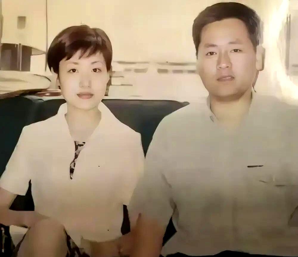 90年代的周涛就这么漂亮的，估计她是当时主持人里最美的一个，清秀大方，端庄迷人。