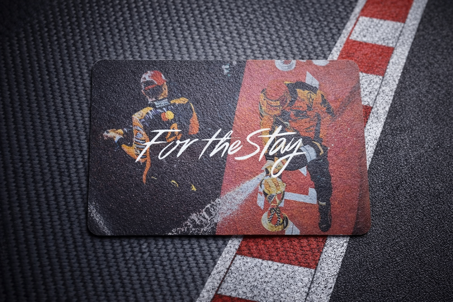 F1中国大奖赛的这次商业化，做得真好。一下飞机，机场的广告、地面的贴纸和引导线都