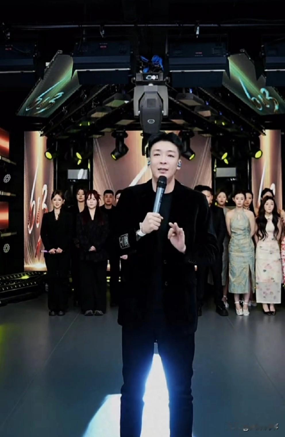 刘一手疑因感谢伽柏账号被封，小胖直言：我认为他开业没必要喊，首先他说全网交好，但