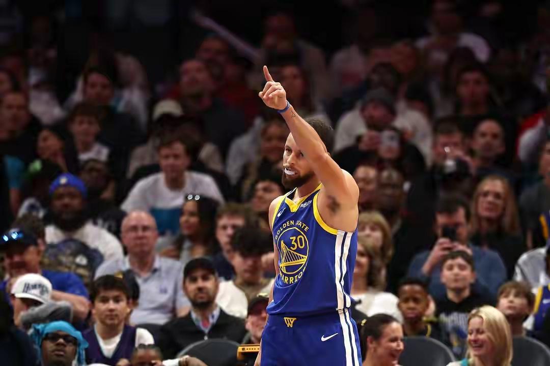 勇士终结连败，库里依旧是大通中心的王！
险胜国王，终结连败，末节库里，一锤定音，