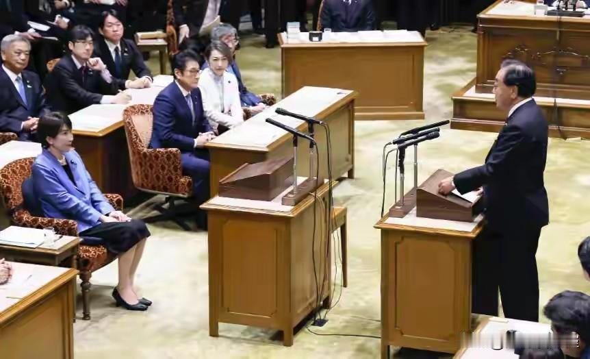 高市早苗再次进行国会答辩，前首相亲自提问中日关系