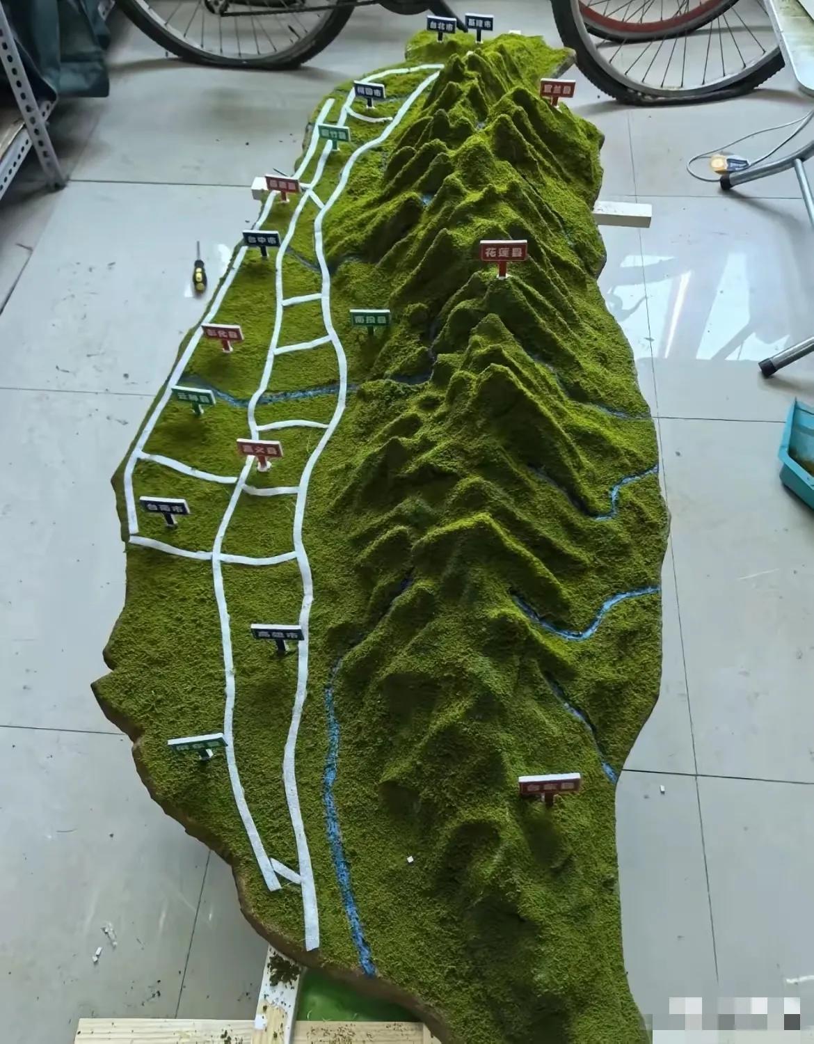 很多人以为台湾岛像海南岛一样，岛上路网四通八达，东南西北四面贯通，那就误解太深了