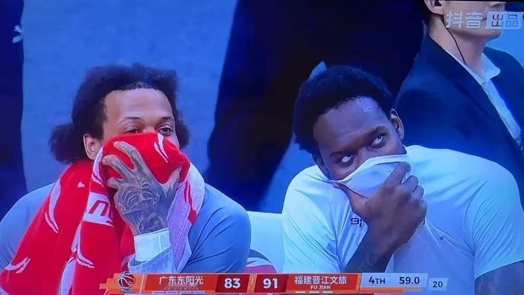 这场球真是不要太明显，两队第三节和第四节各有3分钟的得分荒。我觉得福建队一开始也