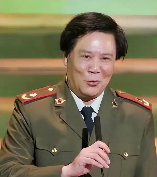 古月是少将吗？

古月不是少将，但是享受少将待遇，有少将的级别，是文职干部。
