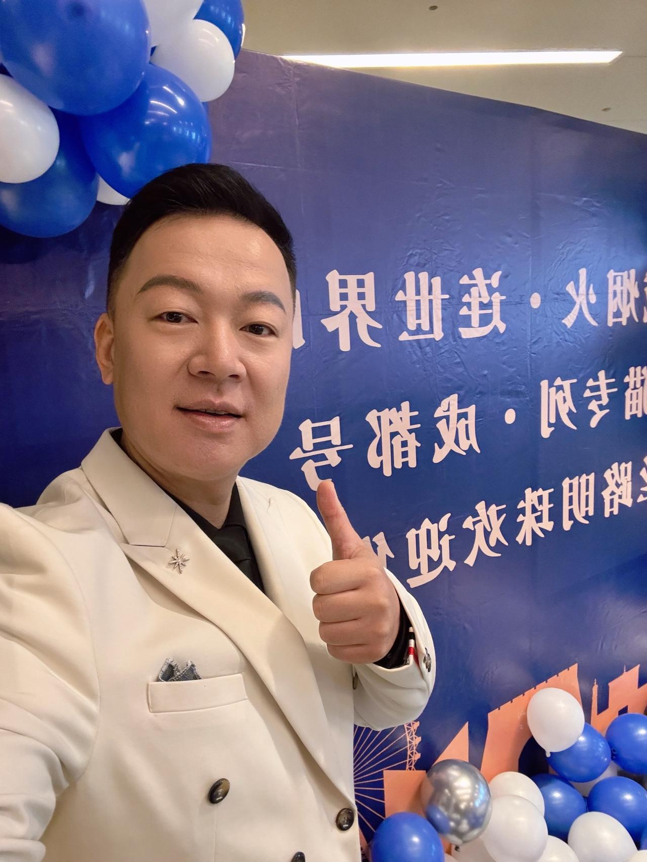 熊猫专列 喀什成都仪式感不能少 主持人大王