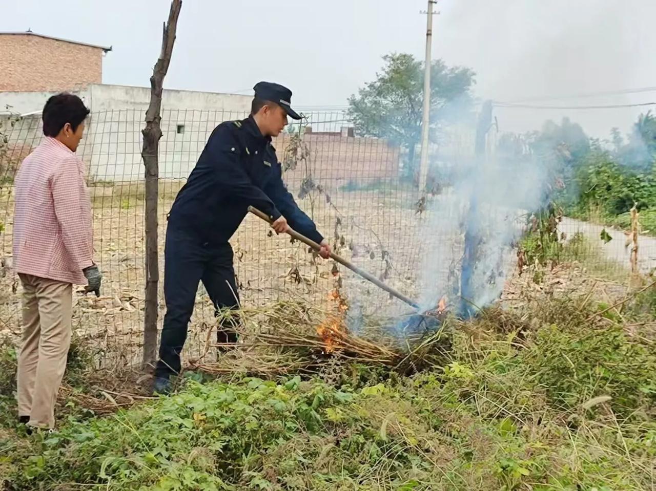 西安高新区聚焦露天焚烧“高发季”紧抓空气改善“窗口期”
随着秋季的到来，露天焚烧