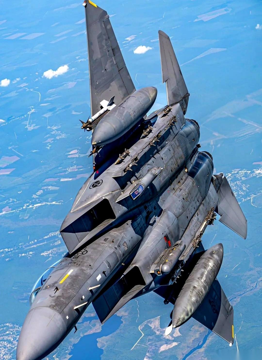 一百零四比零。
这是美军F-15战机几十年打出来的空中战绩，从未被击落。一个神话