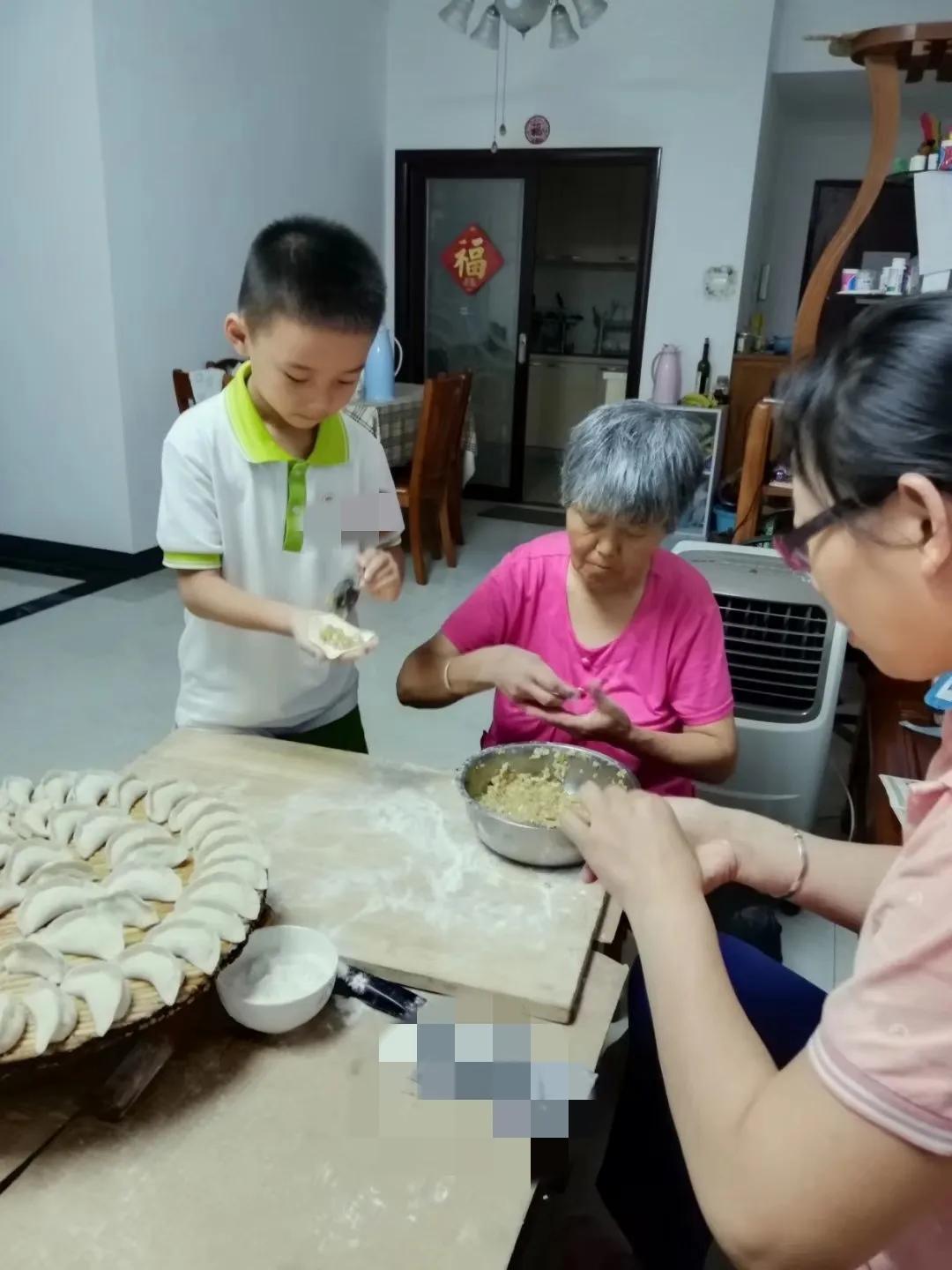 本来是挣到钱了的，但是后来全部都被媳妇给收走了，不知道这样还算不算挣到钱。
几万