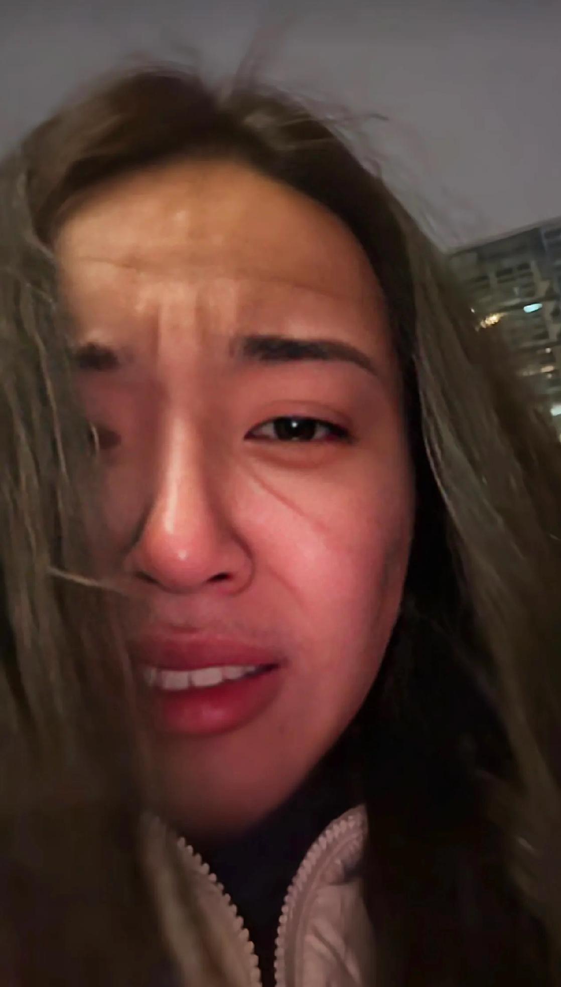 这个女孩叫孙艺菲，河南鲁山人，9岁时母亲去世，小姨、舅舅、舅妈联手侵吞了母亲留给