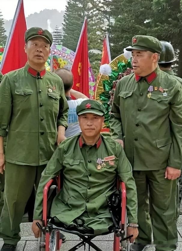 1996年，贵州省发生了一起事件，一名保安殴打失去双腿的三轮车司机，当警察查看残