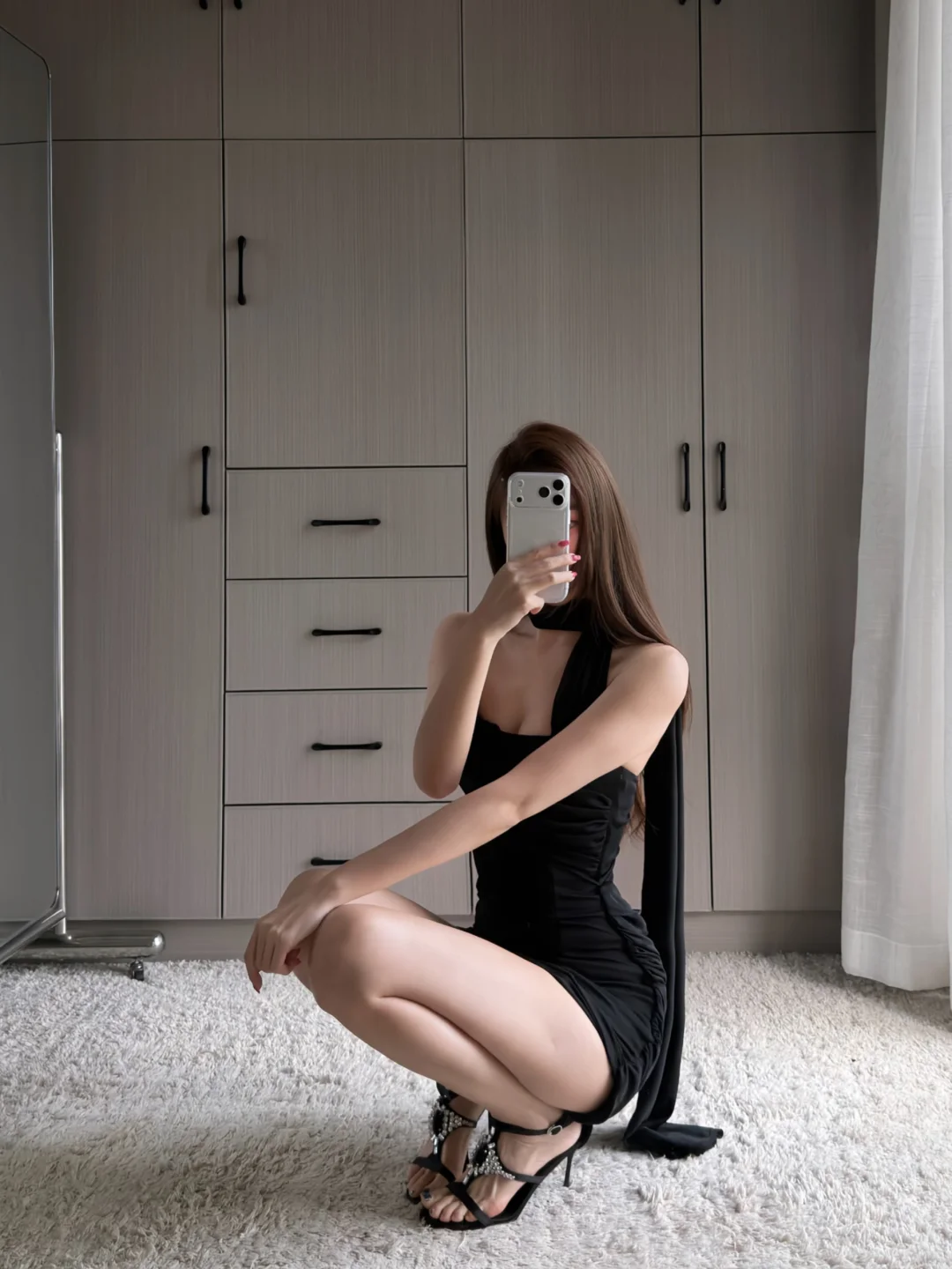 超显身材的小黑裙！！