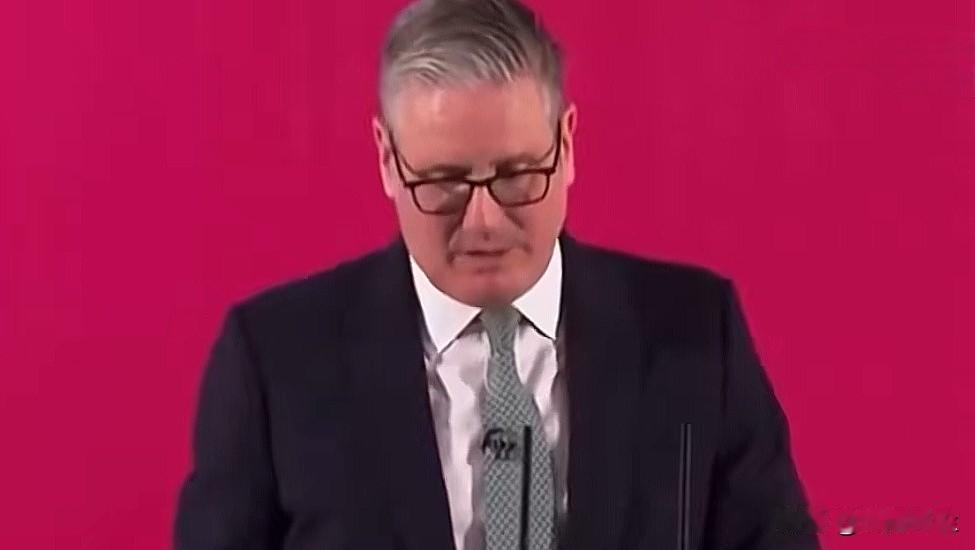 英国首相斯塔默公开承认，英国脱欧严重损害了英国经济。

斯塔默表示，“我们确实需