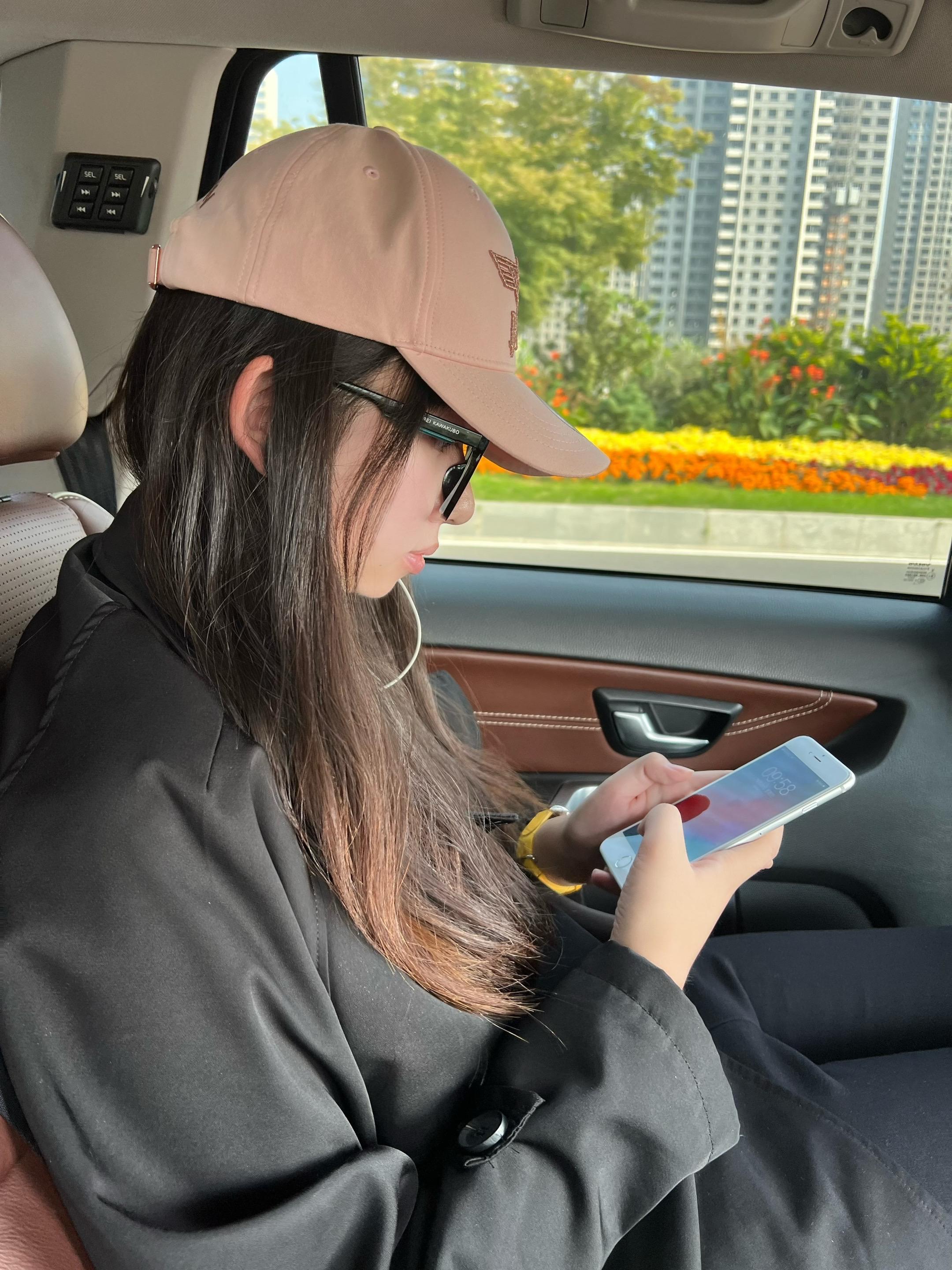 点赞你的自拍只是觉得发出来很勇敢。没有觉得你好看的意思