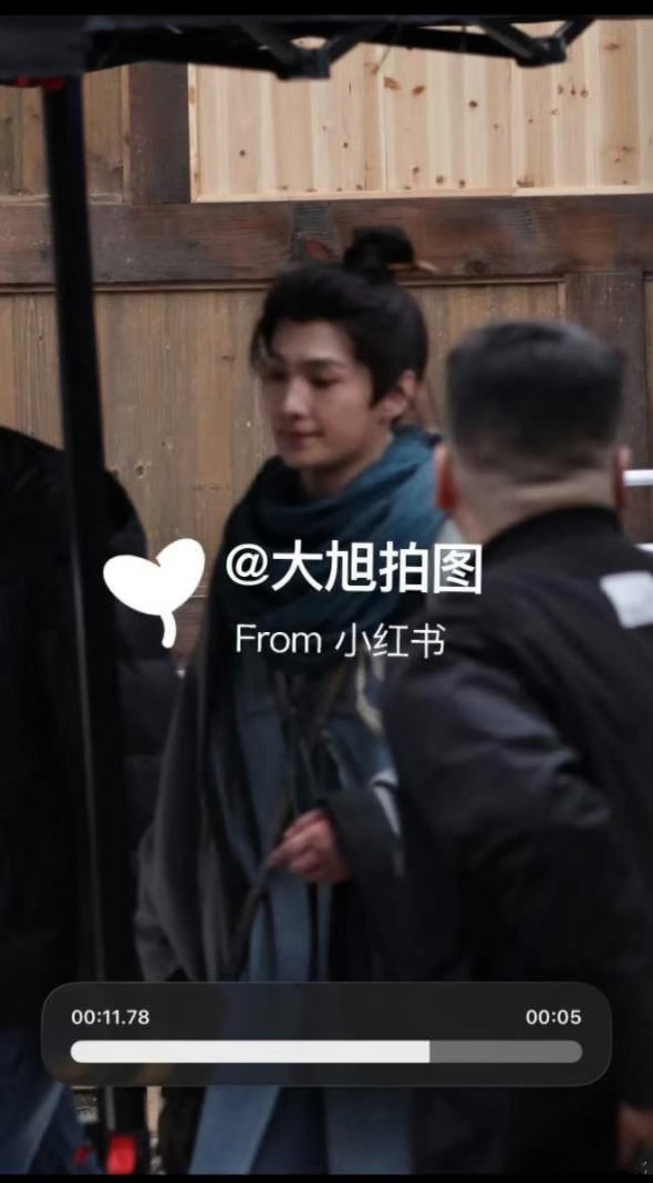 杨洋进组不让江山开始拍摄了，有高清视频吗？杨洋的手好像真的是肿的欸 