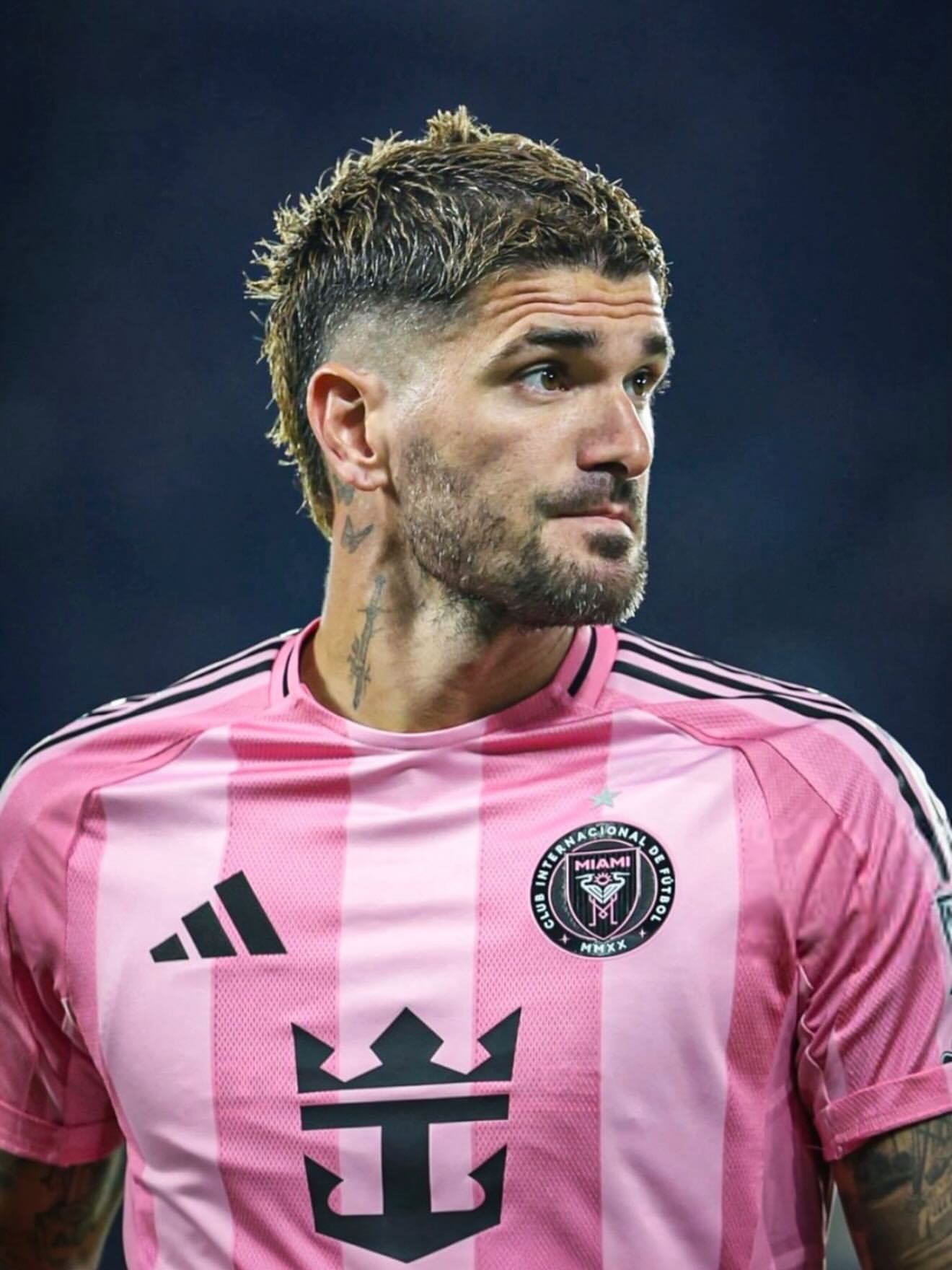 德保罗更新ins｜迈阿密是粉红色的🩷罗梅罗、恩佐、小蜘蛛、冈萨雷斯、莫利纳点赞