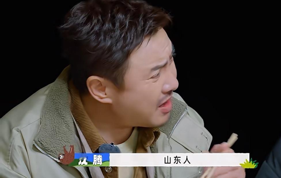 王安宇看着宋亚轩生吃大葱，他尝过以后的表情太好笑了！
王安宇:“宁波人没吃过，试