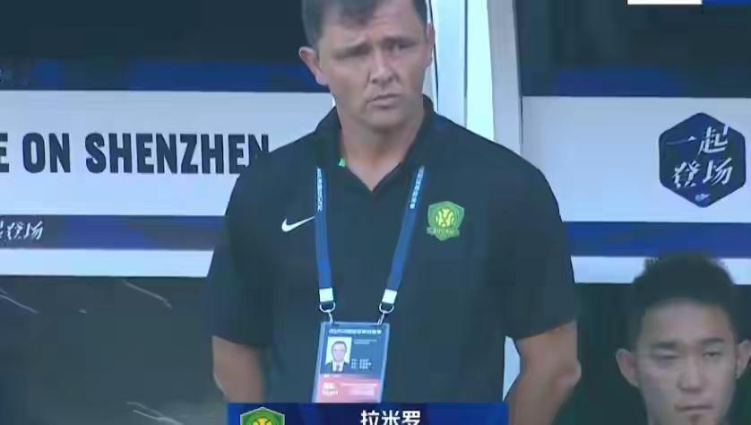这就是中超冠军级别球队的防守强度，难怪国足水平那么差……！

北京国安也是一支老