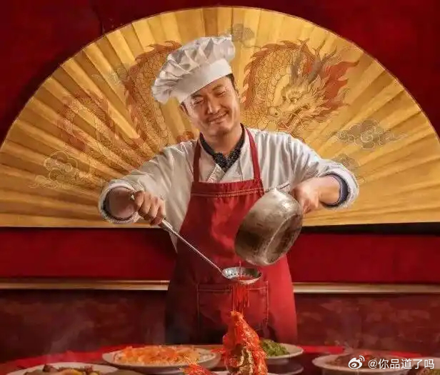 很多人疑惑，一部底色沉重的反战正剧，为什么偏偏找沈腾来主演。《欢迎来龙餐馆》并不