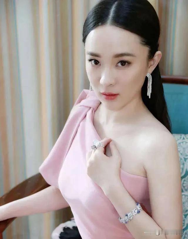 霍思燕，引起热议！

6月25日，霍思燕、杜江夫妇冲上热搜，原因是他们在24日深