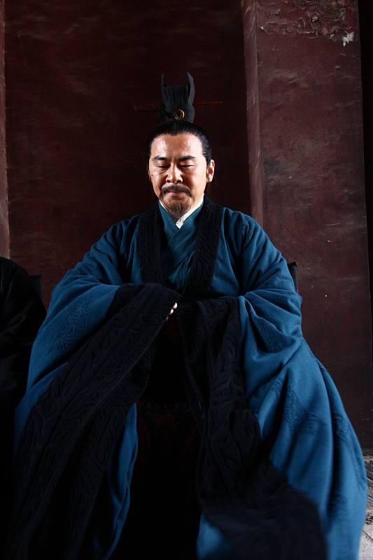 说诸葛亮被神化真的太有道理了。
正史里他确实是顶级的内政人才，治蜀期间把蜀地的粮