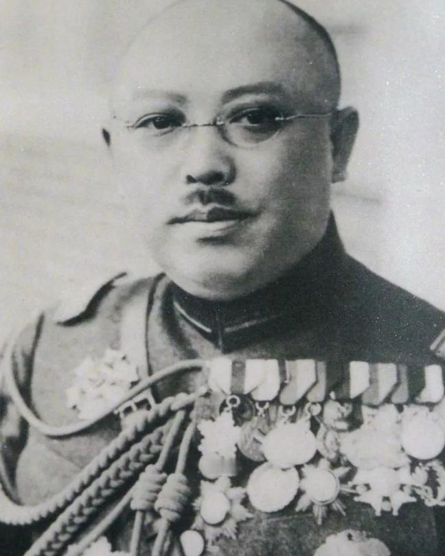 1918年，美女人妻钱秀芬，应邀前往唐继尧家中打麻将，谁知，唐继尧竟当着众妻妾的