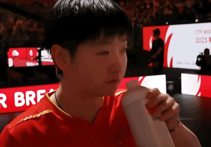 孙颖莎3比0阿尔霍达比被这个镜头萌一大跳