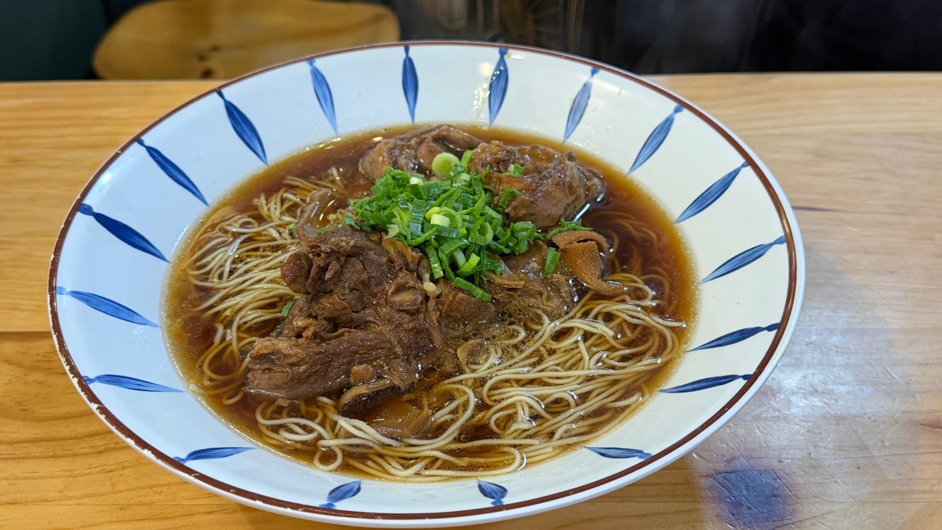 上海必吃榜的超大羊肉面 