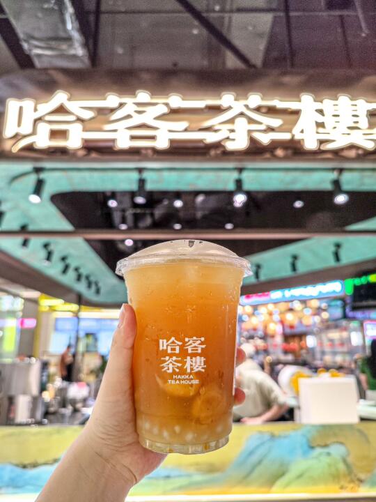 一口喝到春天，福建原叶鲜奶茶！