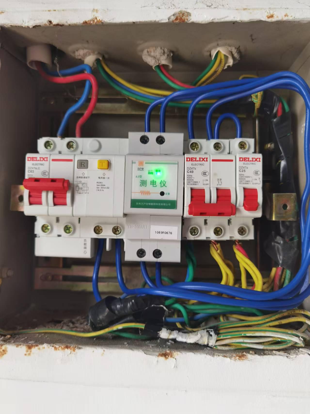 关于电气火灾的防范中，电气的维护非常重要，遗憾的是很多人根本没这个意识。比如漏电